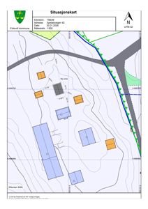 Situasjonskart som viser eiendomsnummer, adresse, dato, målestokk, nabolag, terrengforhold (konturlinjer) og eksisterende bygninger.