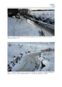 Fotografier av en snødekt elv eller bekke med is, tatt fra to ulike vinkler (mot sør og mot nord) ved en bro.