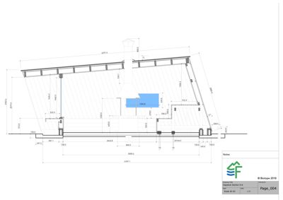 Snittegning (Gjennomskjæring A-A) som viser bygningens høyde, takform, innvendige høyder og konstruksjonsdetaljer.