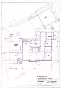Etasjeplan (1. etasje) med romfordeling, mål og utvendig tilhenger.