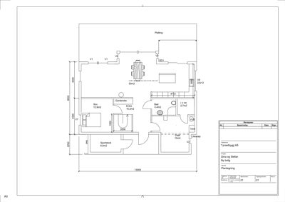 Etasjeplan for en bolig som viser romfordeling, dimensjoner og plassering av dører og vinduer.