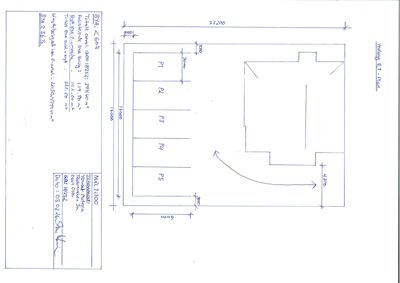 Etasjeplan (1. etasje) med romnummerering (P1-P5), dimensjoner og en skisse over en mulig flytting av inngang.