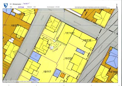 Situasjonsplan som viser eiendomsnummer, gateløp og bygningsplassering i et område.