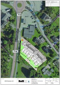 Situasjonsplan som viser tomtens plassering i forhold til nabolag, veier og eksisterende bygninger.