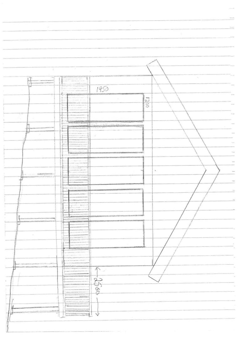 Håndtegnet fasadeoppvisning av en bygning med fem vindusåpninger og mål på 1950x1200.
