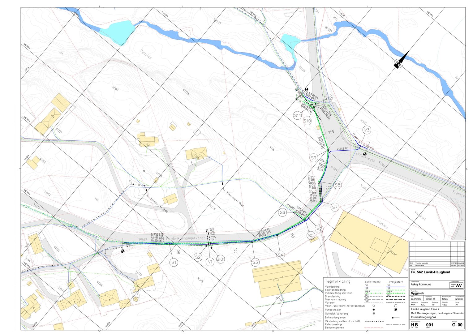 Situasjonsplan som viser tomtens beliggenhet i forhold til nabolag, veier, elv og topografi.