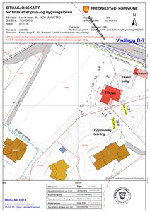 Situasjonskart som viser eiendomsgranser, eksisterende og planlagt bygninger, samt topografi.