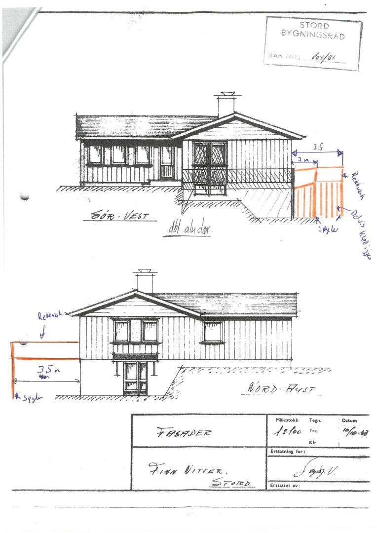 Fasadetegning som viser bygningens utsyn mot vest og nord-øst, med håndskrevne notater om rekkverk og trapp.
