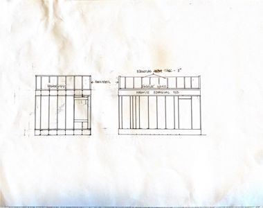 Håndtegning av fasadetegninger for en bygning, med merking av 'FASADE VEST' og 'FASADE NORD'.
