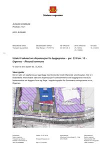 Situasjonsplan som viser bygningens plassering i forhold til E39, eiendomsgrenser og høydeforhold.