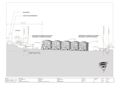 Snittegning som viser bygningens høydeprofil, terrengforhold, fundament og konstruksjon.