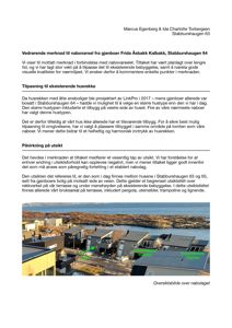 Et fotografi som viser et nabolag med hus langs en kystlinje, med grønne tekstmerkelapper som peker på spesifikke hus og tiltak.