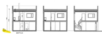 Snittegning (SNITT A-A) som viser bygningens tverrsnitt med romfordeling, dører, vinduer og høydemål.