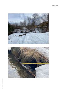 To fotografier som viser en snødekt naturmiljø med en elv eller bekke, og en gul bygning i bakgrunnen.