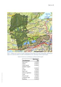 Et kart som viser et geografisk område med overlappende data om overflatedekk (f.eks. vann, vegetasjon, bygg) og en tabell med manningstall.