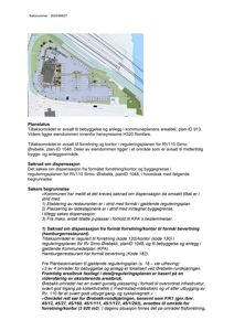 Situasjonsplan som viser eiendommen med bygninger, parkeringsplasser og omgivelsene.