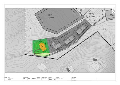 Situasjonsplan som viser tomtens beliggenhet i terrenget (konturlinjer), naboeiendommer (BN1, BFF2, SPA1), og plassering av bygninger og veier.