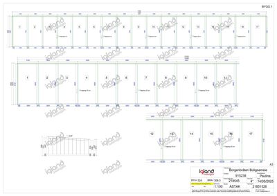 Etasjeplan for en garasje med 17 parkeringsplasser, med angitte mål og trappeløsninger.