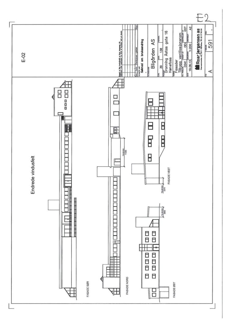 Fasadetegning som viser bygningens utseende fra fire sider (Nord, Sør, Vest, Øst) med mål og detaljer.