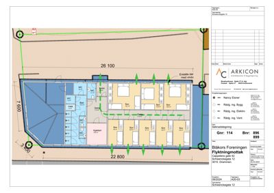 Etasjeplan (flyktningmottak) som viser romfordeling, arealer og plassering av dører/vinduer.
