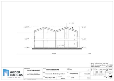 Snittegning (Snitt A-A) av en bolig som viser konstruksjonen, høyder og etasjer.