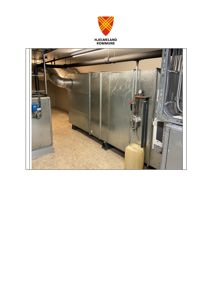 Fotografi av teknisk utstyr (ventilasjon og rør) i en teknisk rom eller kjeller.