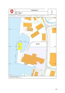 Situasjonskart som viser tomtens plassering i forhold til nabolag, vei og vann, med tomtenummer 86/237.