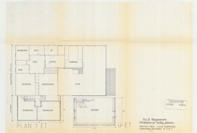 Etasjeplan (1. etasje) med romfordeling, dører, vinduer og stueplasseringer.