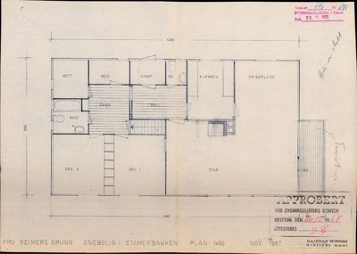 Etasjeplan for en enebolig med romfordeling, mål og arkitektsignatur.
