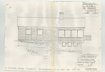 Fasadetegning (opprikk) av en bygning sett fra siden.