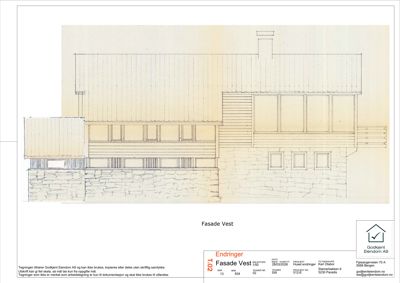 Fasadetegning av bygningens vestside med detaljer om vinduer, tak og fundament.