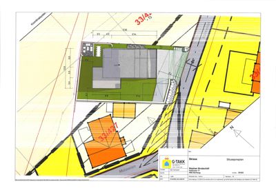Situasjonsplan som viser tomtens grenser, nabobebyggelse, veier (Moloveien), og orientering (N).