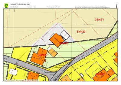Situasjonsplan som viser eiendomsinndeling (tomtenummer), bygninger, veier og arealbruk i området.