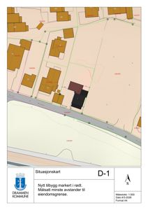 Situasjonskart som viser eiendomsgrenser, naboeiendommer og en planlagt tilbygg markert i rødt.