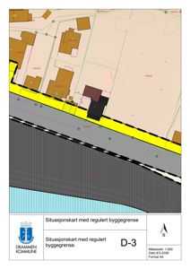 Situasjonskart som viser tomt, bygninger, veg og regulert byggegrense.