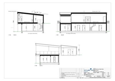 Snittegning (Snitt A, B og C) som viser tverrsnittet av en bygning med høydemål og romfordeling.