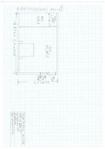 Et håndskrevet utkast til etasjeplan (tilbygg) med romoppdeling (gang, bod, soverom), mål og arealangivelser.