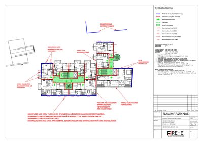 Etasjeplan som viser romfordeling, brannvegger (rødt) og brannmottak (grønt).