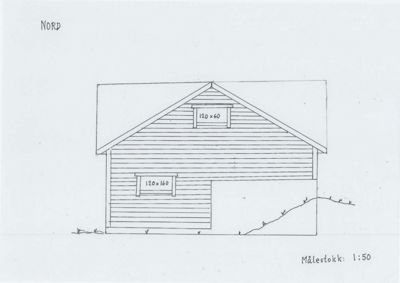Oppriss (fasadetegning) av en bygning sett fra nord, med angitte vindusdimensjoner og skråning.