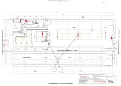 Etasjeplan (E-1) som viser romfordeling, dimensjoner og konstruksjonsdetaljer for et bygg.