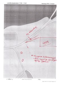 Situasjonsplan som viser eiendomsgranser, vegforløp og håndskrevne merknader om ny adkomstveg og nyligg.