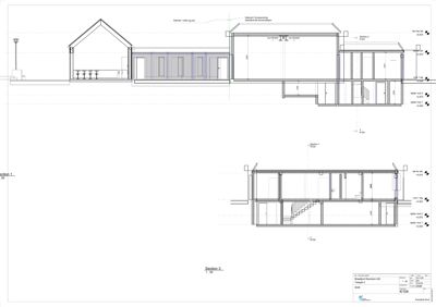 Snittegning av en bygning med to etasjer, inkludert trapp og romfordeling.
