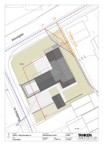 Situasjonsplan som viser bygningens plassering i forhold til gater (Strandgata, ny avkjøring), nabotomter og forslag til ny VA-ledning.