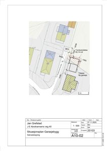 Situasjonsplan som viser tomtens beliggenhet, nabolag, eksisterende og planlagt bygninger (ny garasje), samt tomteutvidelse.