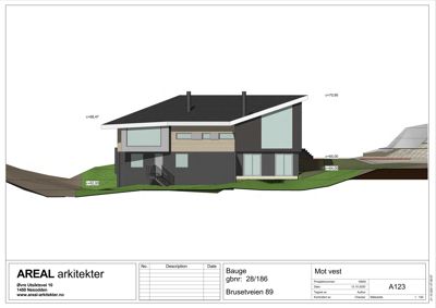 Fasadetegning som viser bygningens utseende sett fra vest, med høydemål og terrengform.