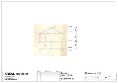 Snittegning av en bygning med høydeangivelser og etasjeplan.