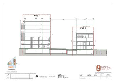 Snittegning som viser tverrsnitt gjennom HUS 8 og HUS 9, inkludert konstruksjonsdetaljer, høyder og romfordeling.