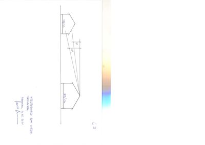 En snittegning som viser tverrsnittet av en bygning med angitte mål og vinkler.