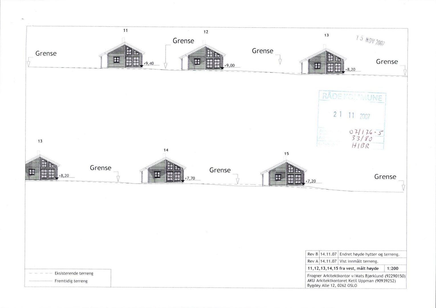 Fasadetegning som viser oppriss av flere hytter sett fra vest, med angitte høyder og terrengforhold.