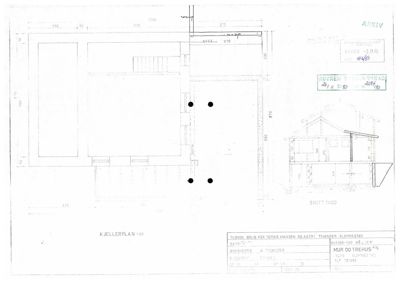 Bildet viser en kjellerplan (1:80) med romfordeling, mål og en snittegning.